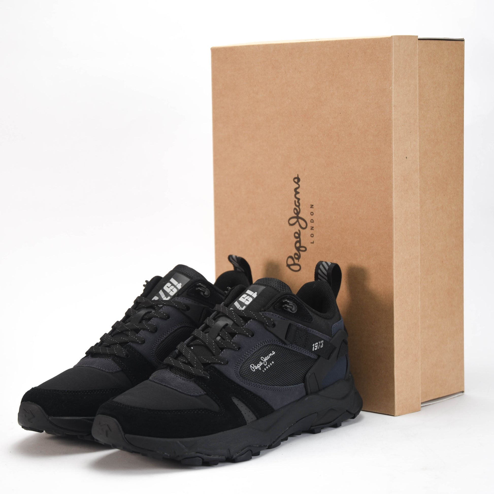 JAMES STREET Black